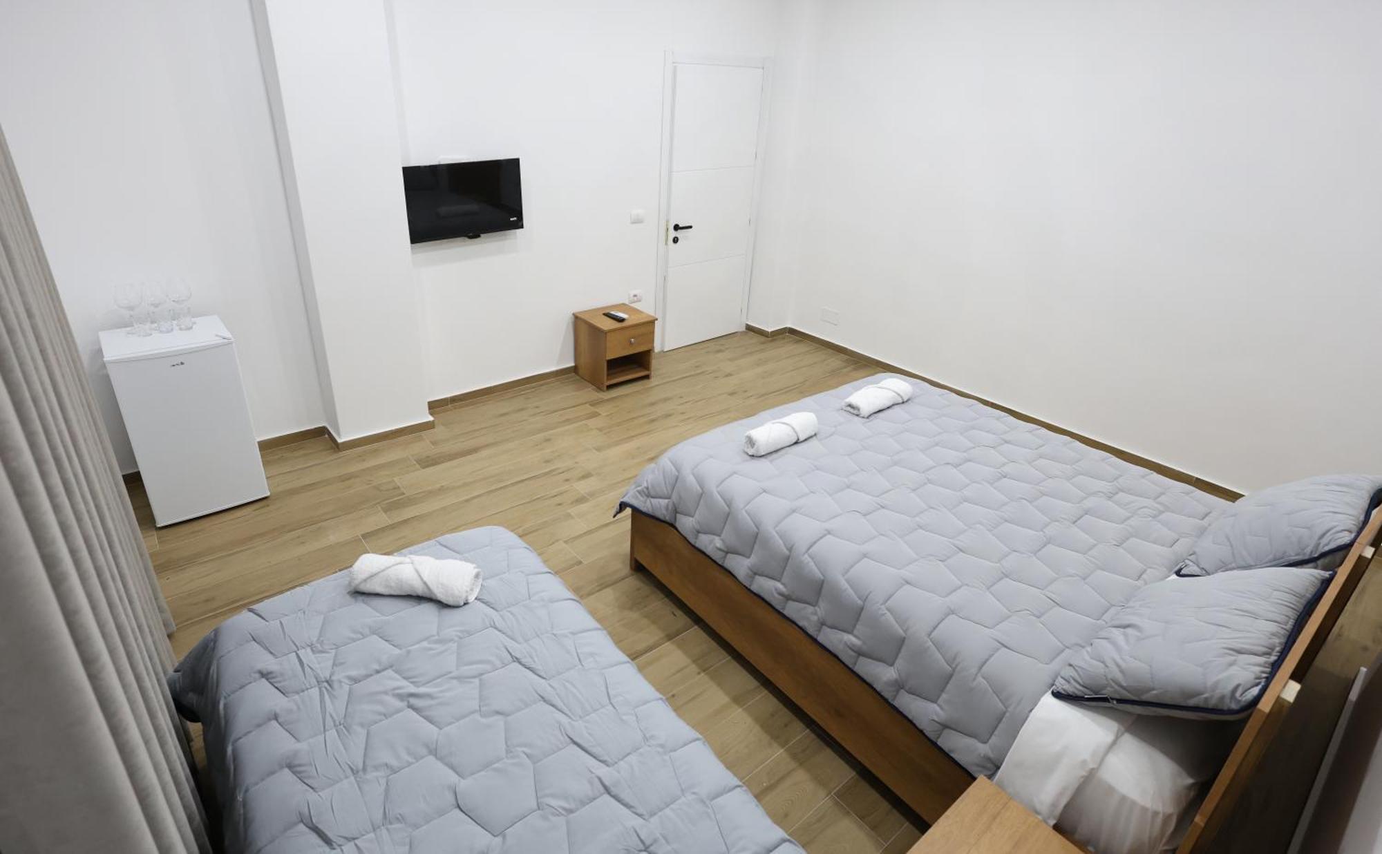 Guesthouse Aurel เบราท ภายนอก รูปภาพ